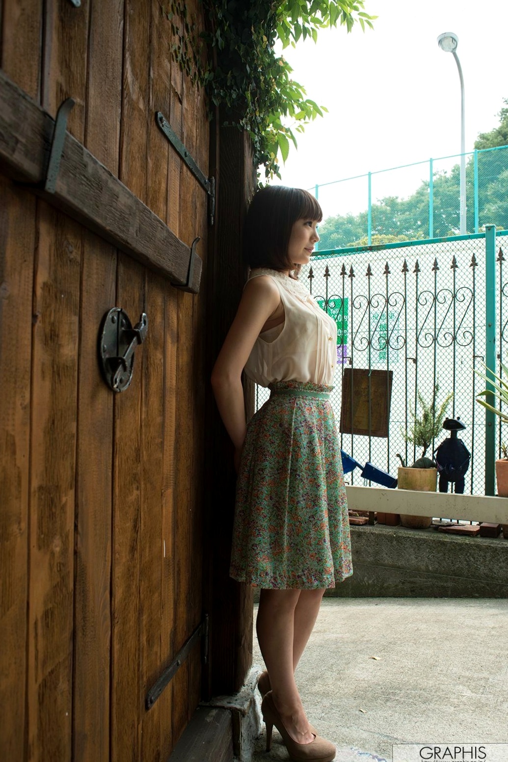 铃村爱里(Suzumura Airi)Graphis写真《Erotic Expression》紫色丝绸吊带与纯美衬衫风格大赏