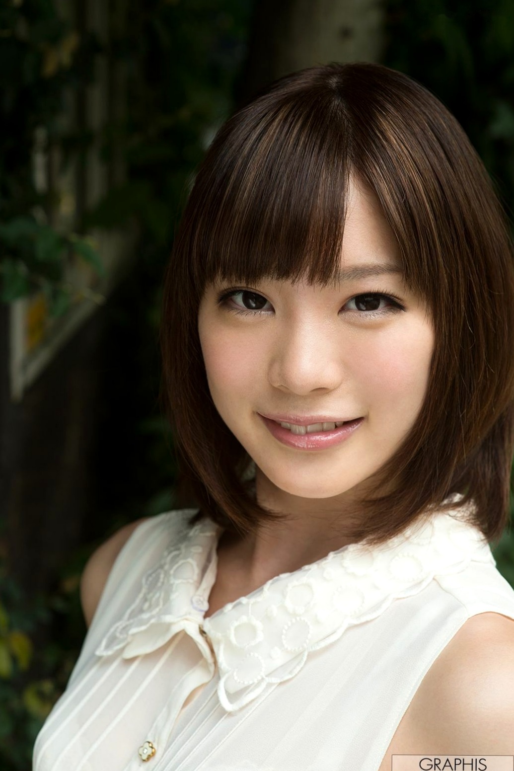 铃村爱里(Suzumura Airi)Graphis写真《Erotic Expression》紫色丝绸吊带与纯美衬衫风格大赏