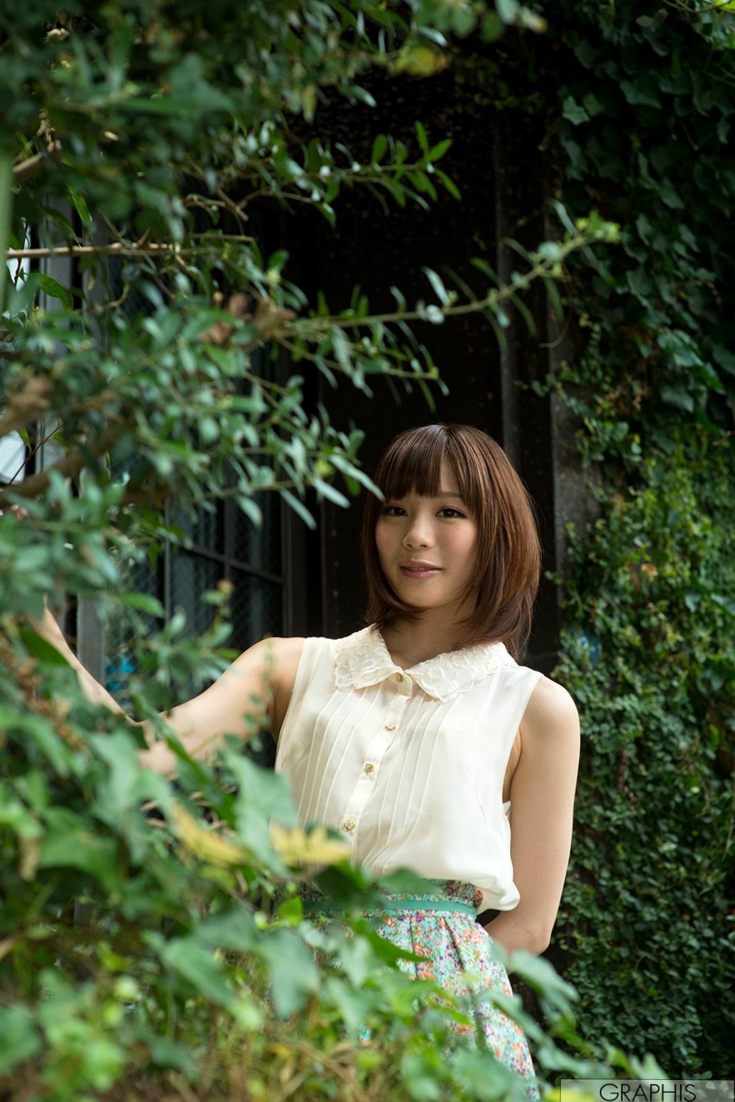 铃村爱里(Suzumura Airi)Graphis写真《Erotic Expression》紫色丝绸吊带与纯美衬衫风格大赏