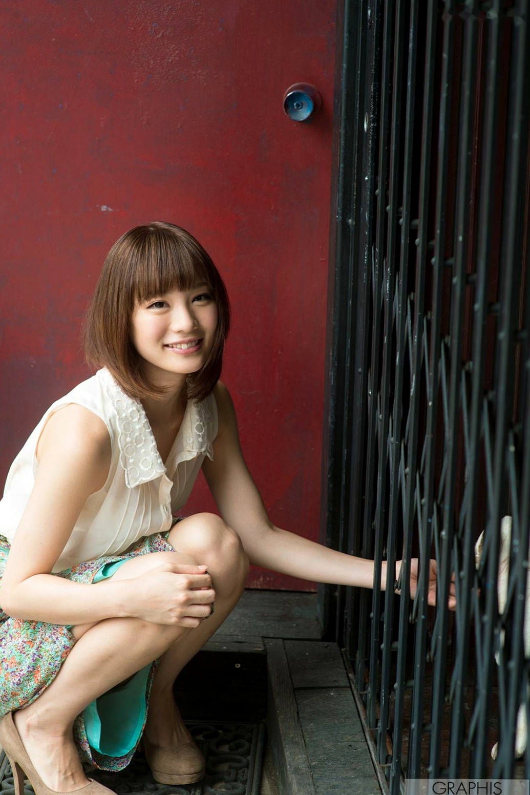 铃村爱里(Suzumura Airi)Graphis写真《Erotic Expression》紫色丝绸吊带与纯美衬衫风格大赏