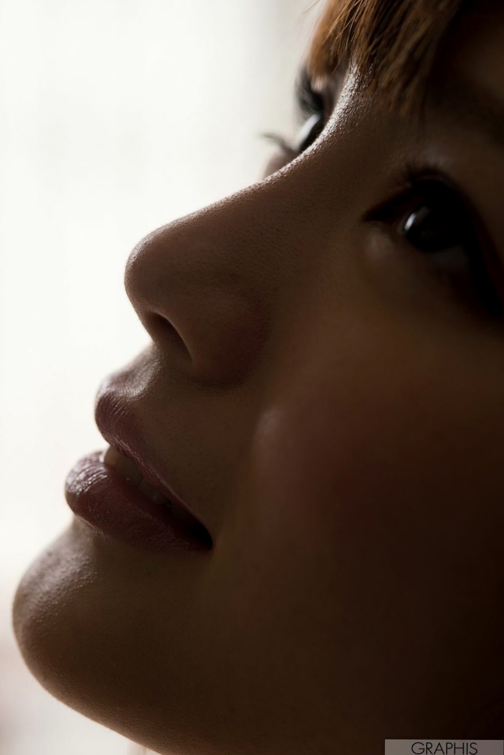铃村爱里(Suzumura Airi)Graphis写真《Erotic Expression》紫色丝绸吊带与纯美衬衫风格大赏
