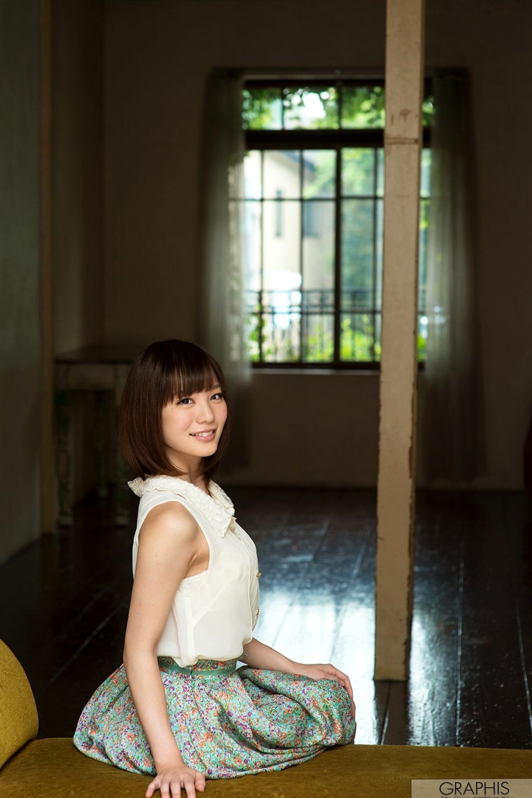铃村爱里(Suzumura Airi)Graphis写真《Erotic Expression》紫色丝绸吊带与纯美衬衫风格大赏
