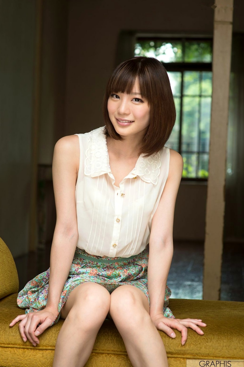 铃村爱里(Suzumura Airi)Graphis写真《Erotic Expression》紫色丝绸吊带与纯美衬衫风格大赏
