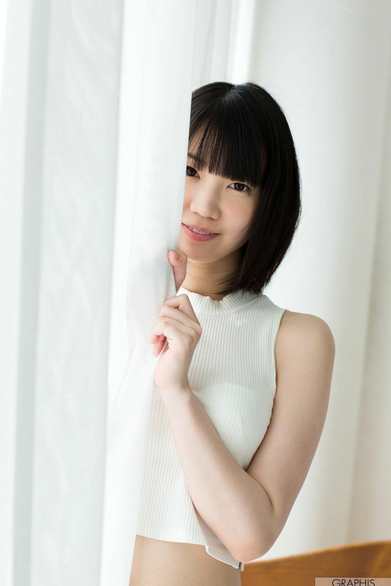 Graphis_鈴木心春《Frontier》写真集:清纯治愈系私房内衣诱惑,展现绝美少女感与曼妙身姿(36P)