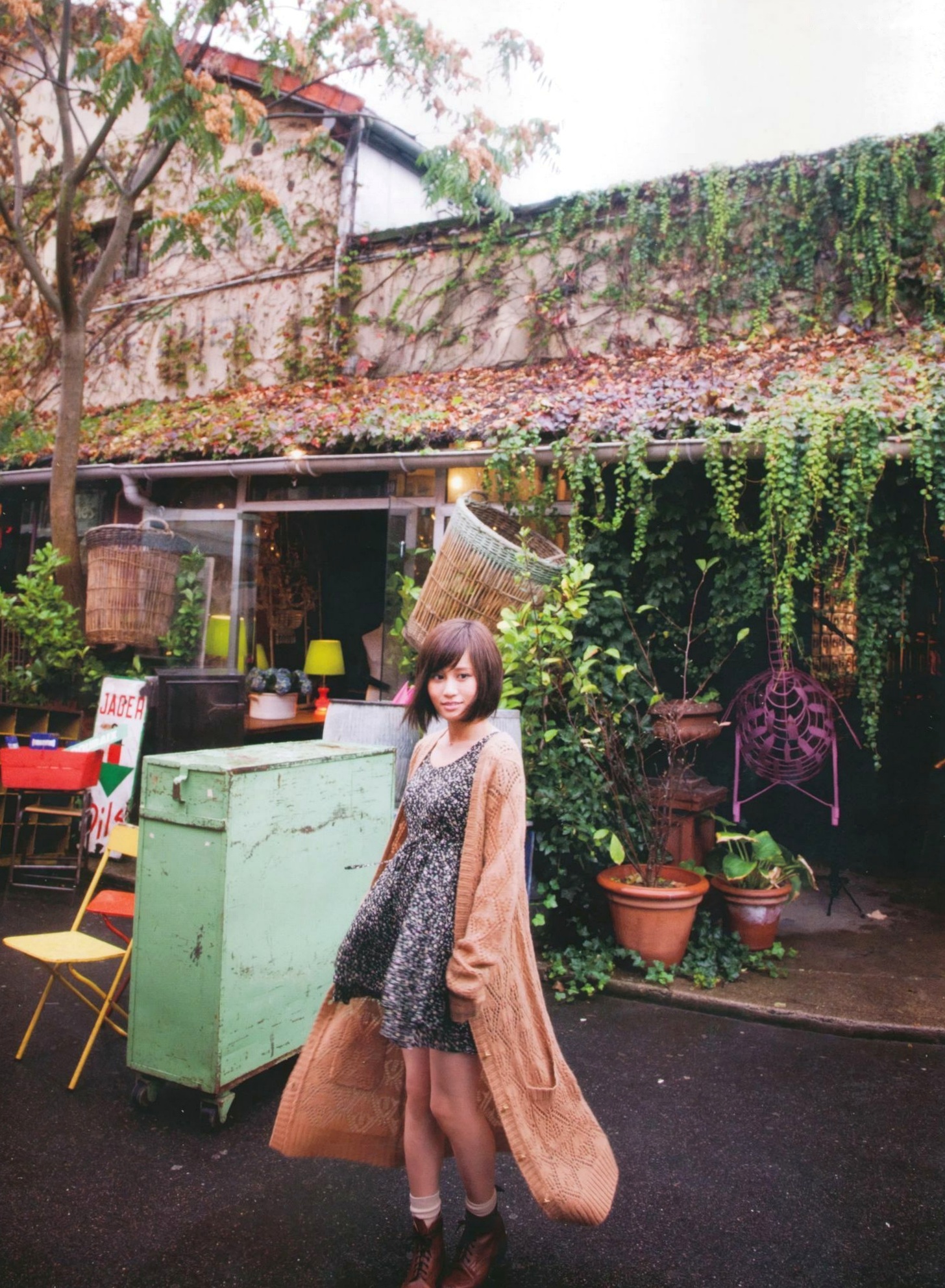前田敦子《不器用》写真集:日系清新旅拍,记录治愈系甜美女孩街头生活日常
