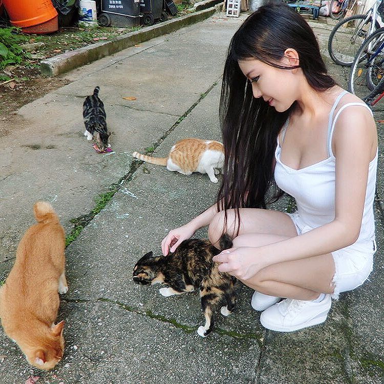 Angel Chan 超甜美香港正妹 身材也太棒了吧
