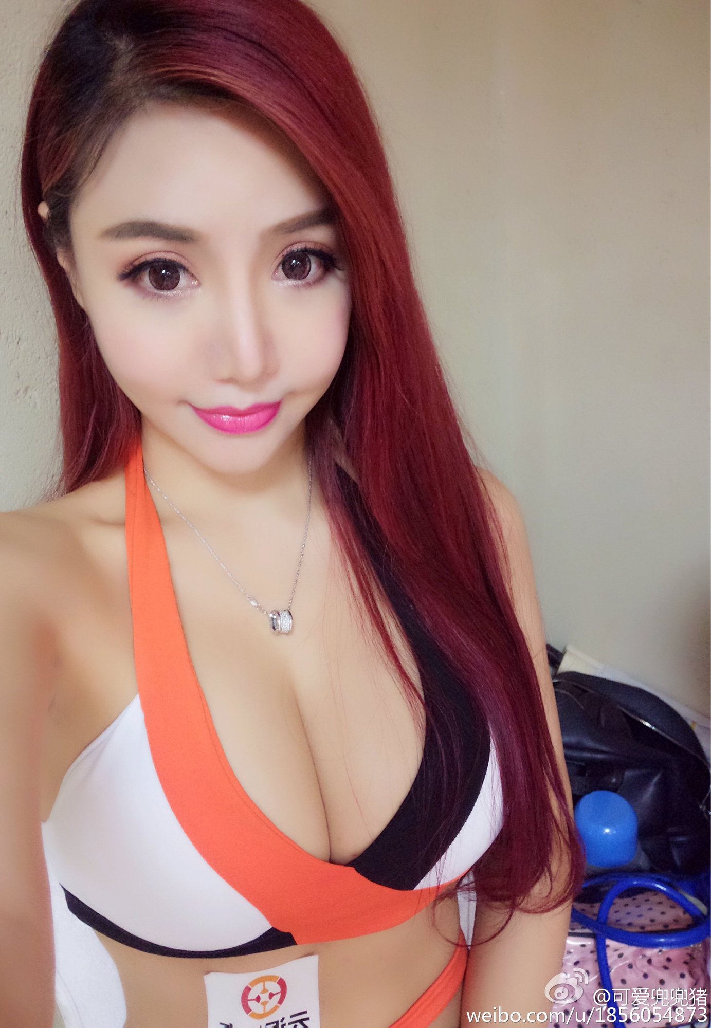 可爱兜兜猪 童颜巨乳美女私房照诱惑写真图