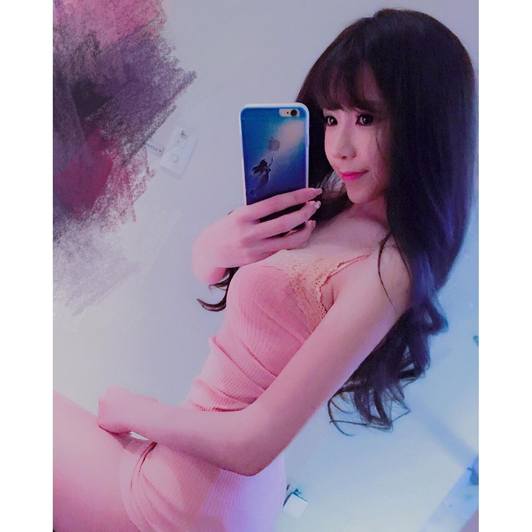 范亚璇 神似洋娃娃的甜美正妹