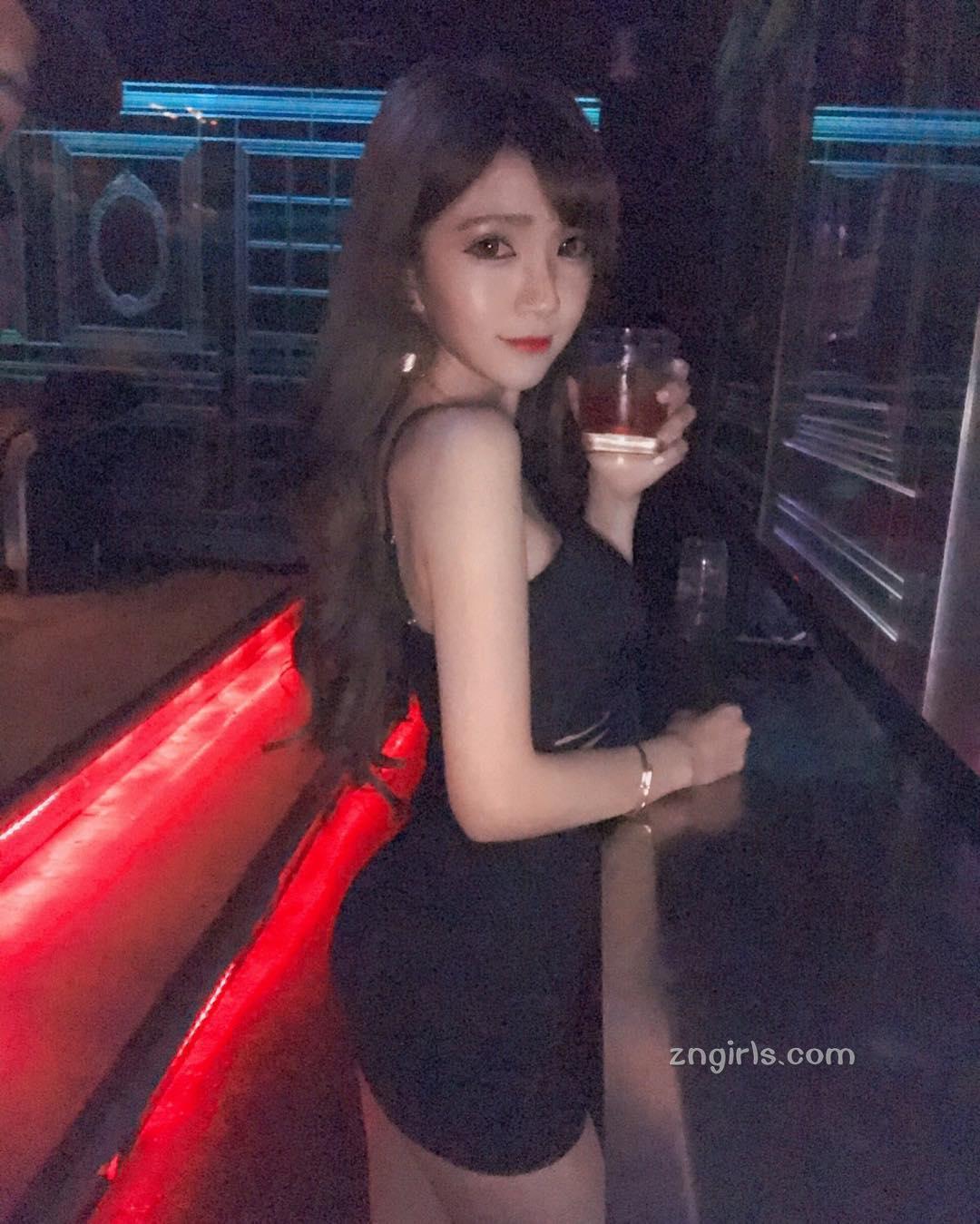 长腿妹子范亚璇 冬日暖心私房照