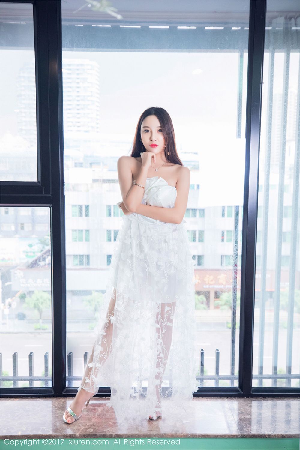 千娇百媚李梓熙 洁白婚纱美不胜收