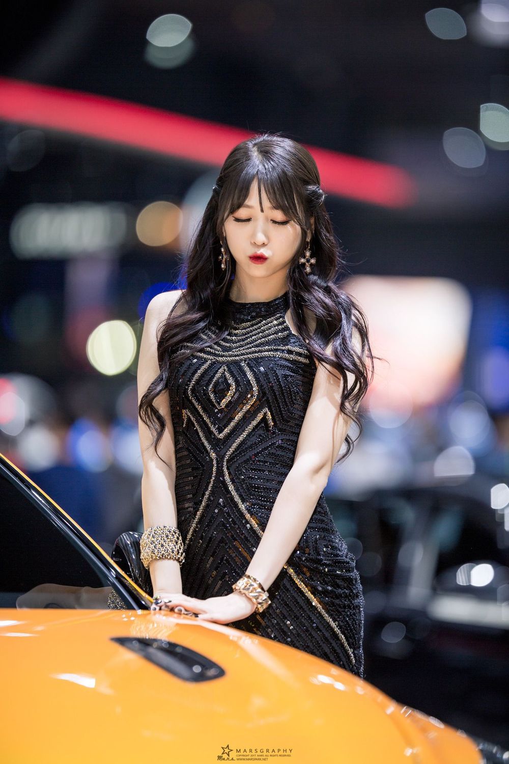 李仁慧- 南韩赛车女郎颜值与气质兼备