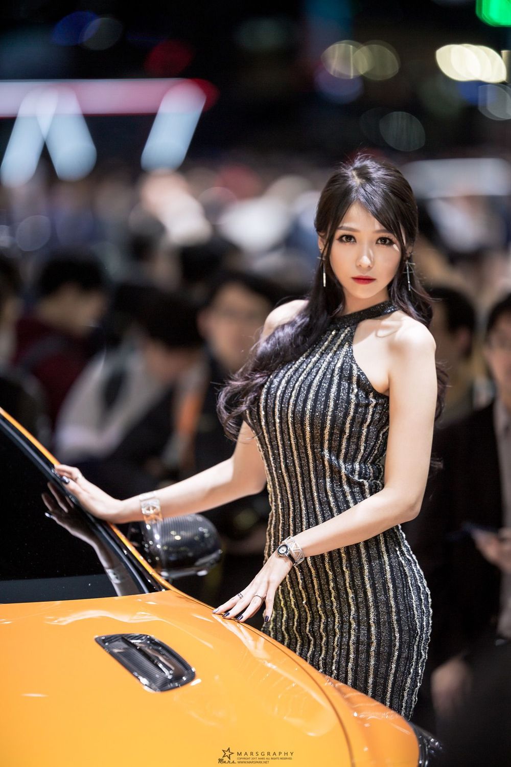 李仁慧- 南韩赛车女郎颜值与气质兼备