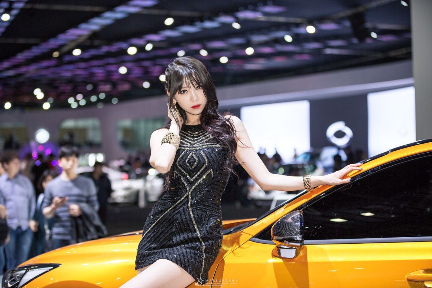 李仁慧- 南韩赛车女郎颜值与气质兼备