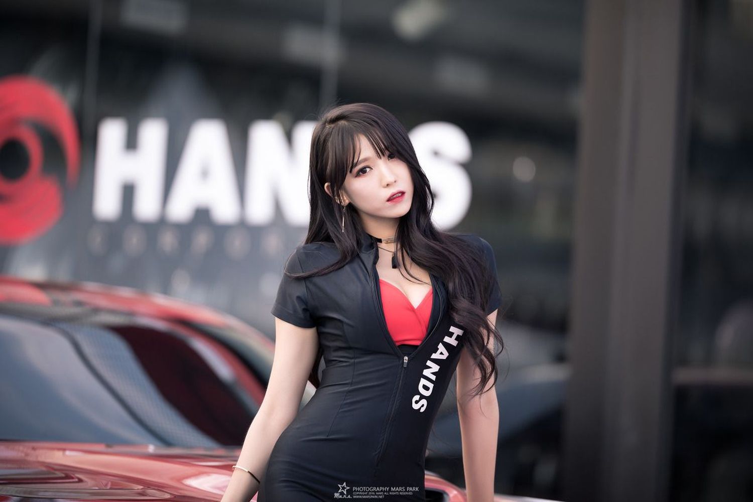 李仁慧- 南韩赛车女郎颜值与气质兼备
