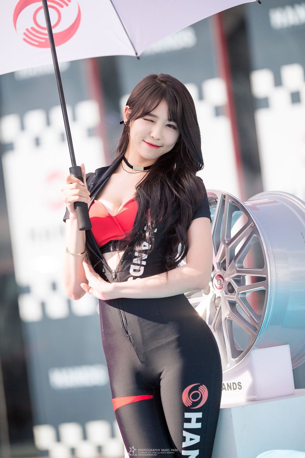 李仁慧- 南韩赛车女郎颜值与气质兼备