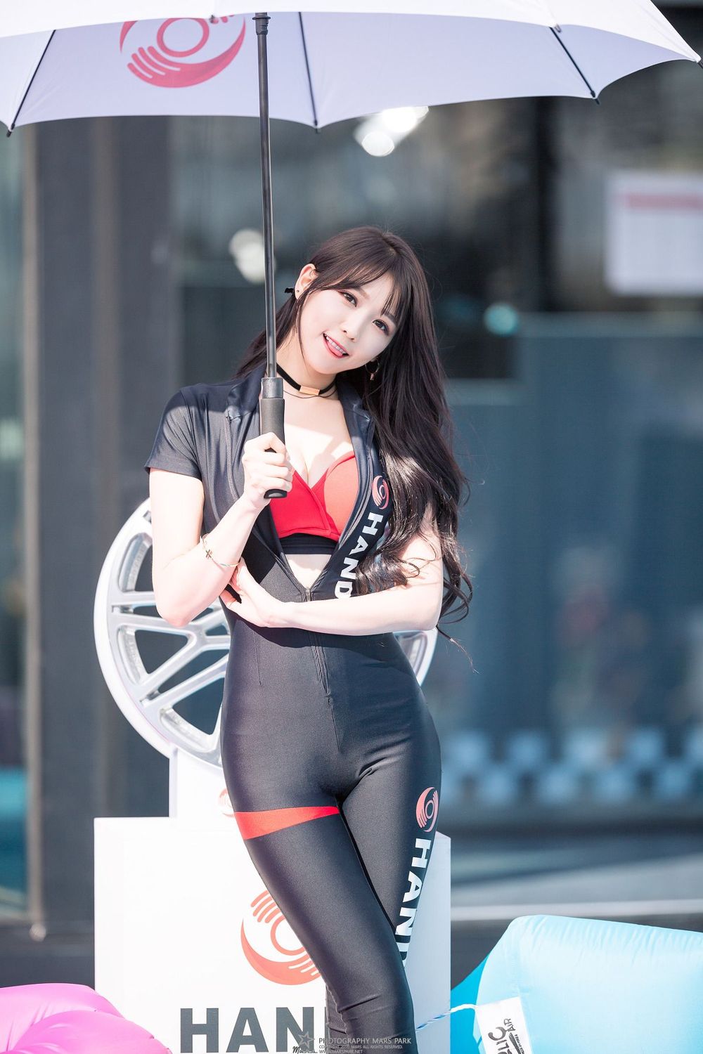 李仁慧- 南韩赛车女郎颜值与气质兼备
