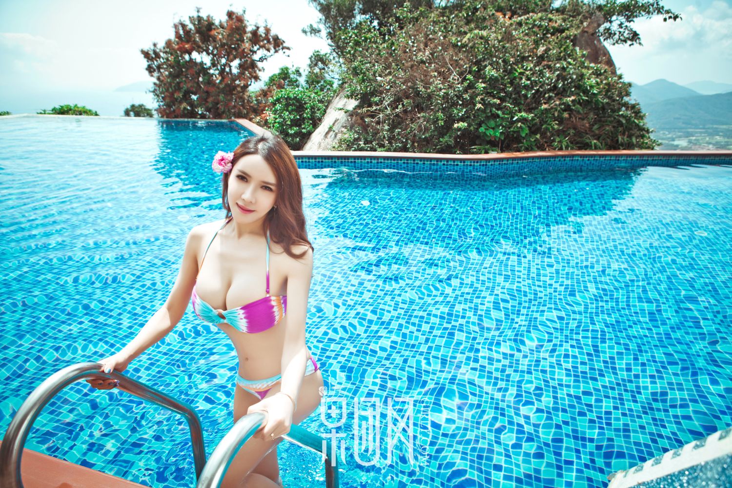 女神龚玥菲入驻果团 海边性感美照大放送!
