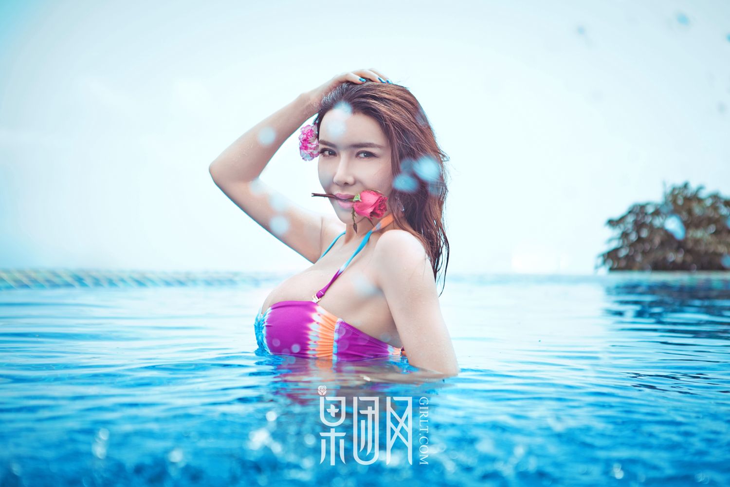 女神龚玥菲入驻果团 海边性感美照大放送!
