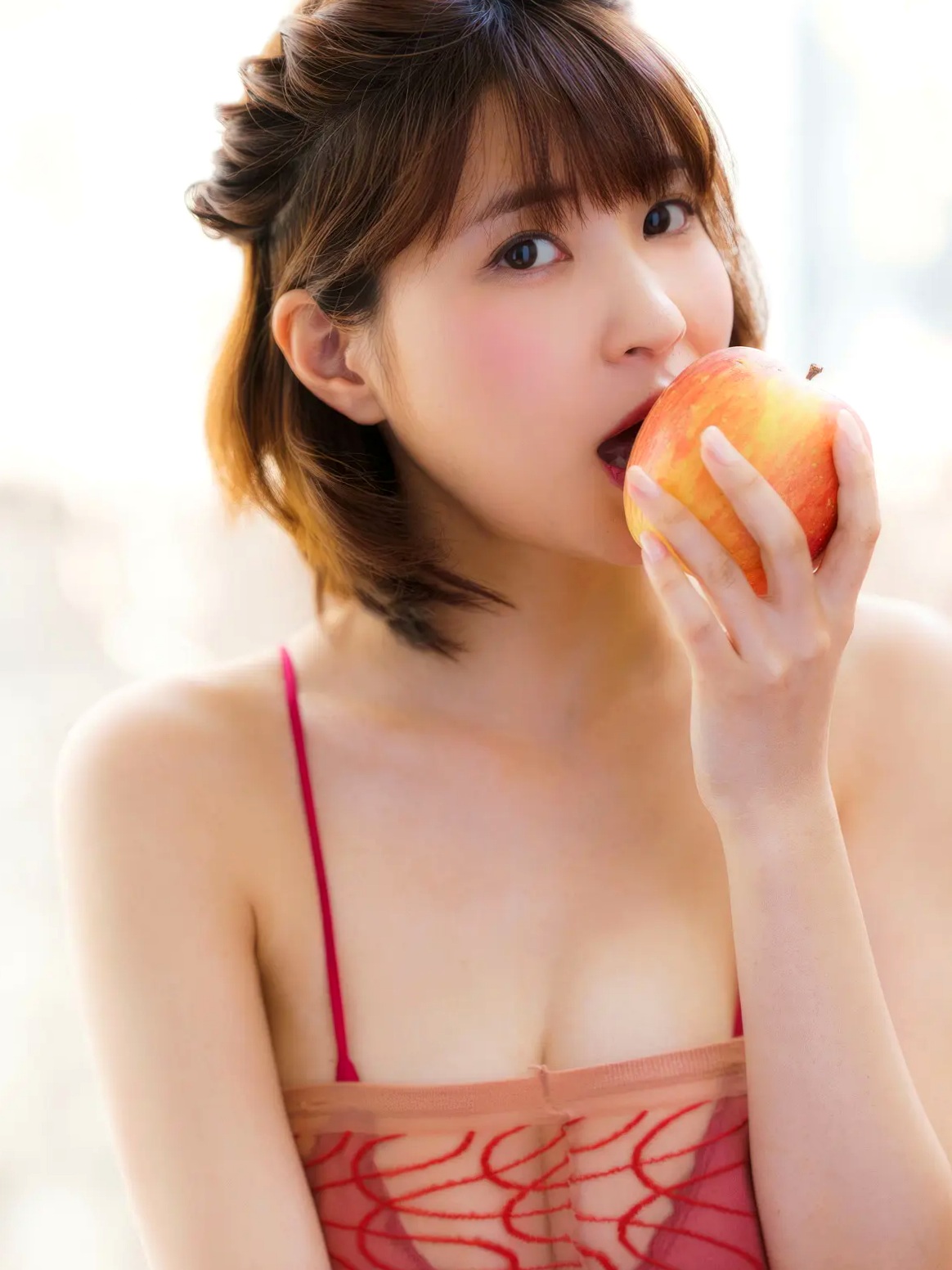 岸明日香 - DX 揺れるG捜査線!清新家居比基尼与优雅吊带裙性感写真