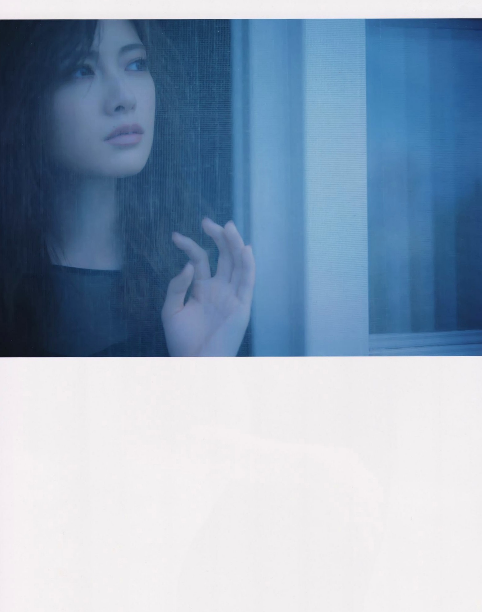 白石麻衣《Passport》写真集,复古优雅与户外清新街拍风格,呈现女神绝美质感大片