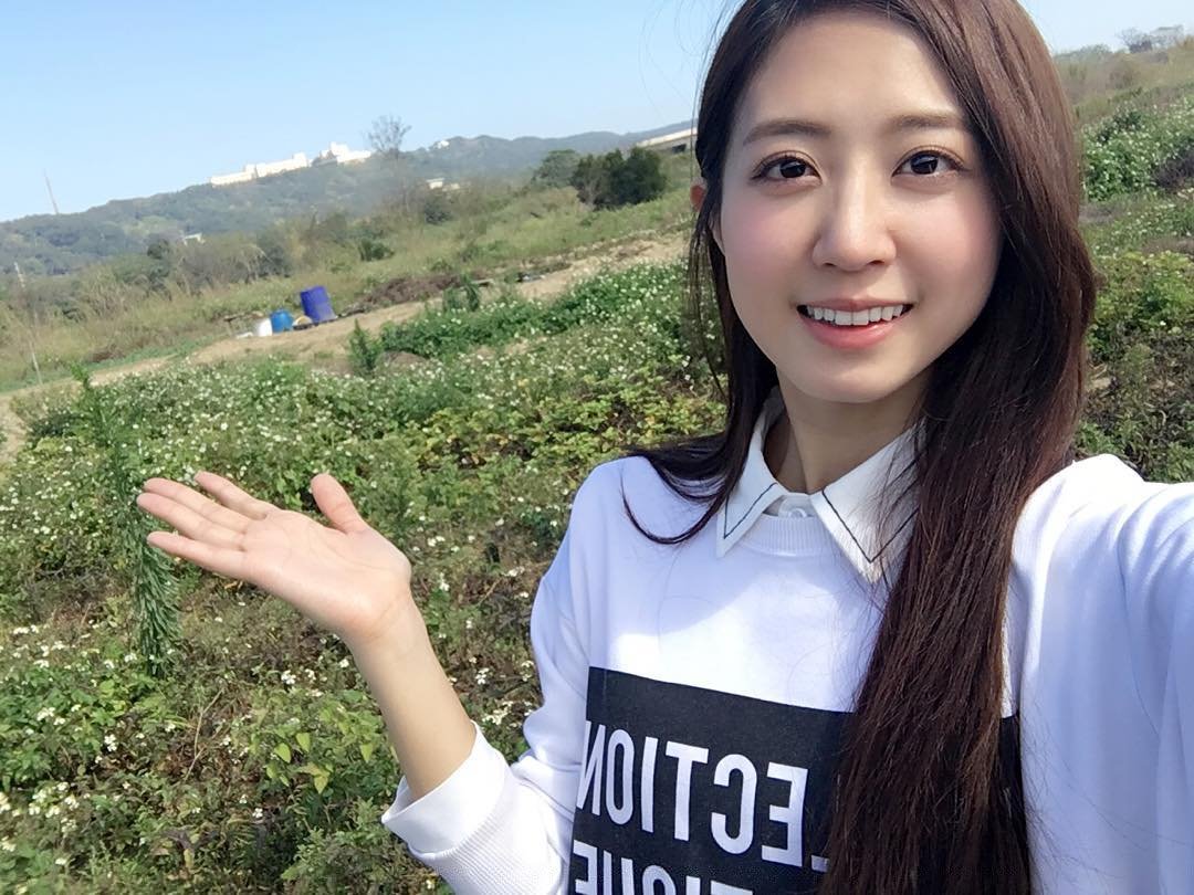 洪诗(洪诗涵) 洋溢着青春气息的比基尼美照
