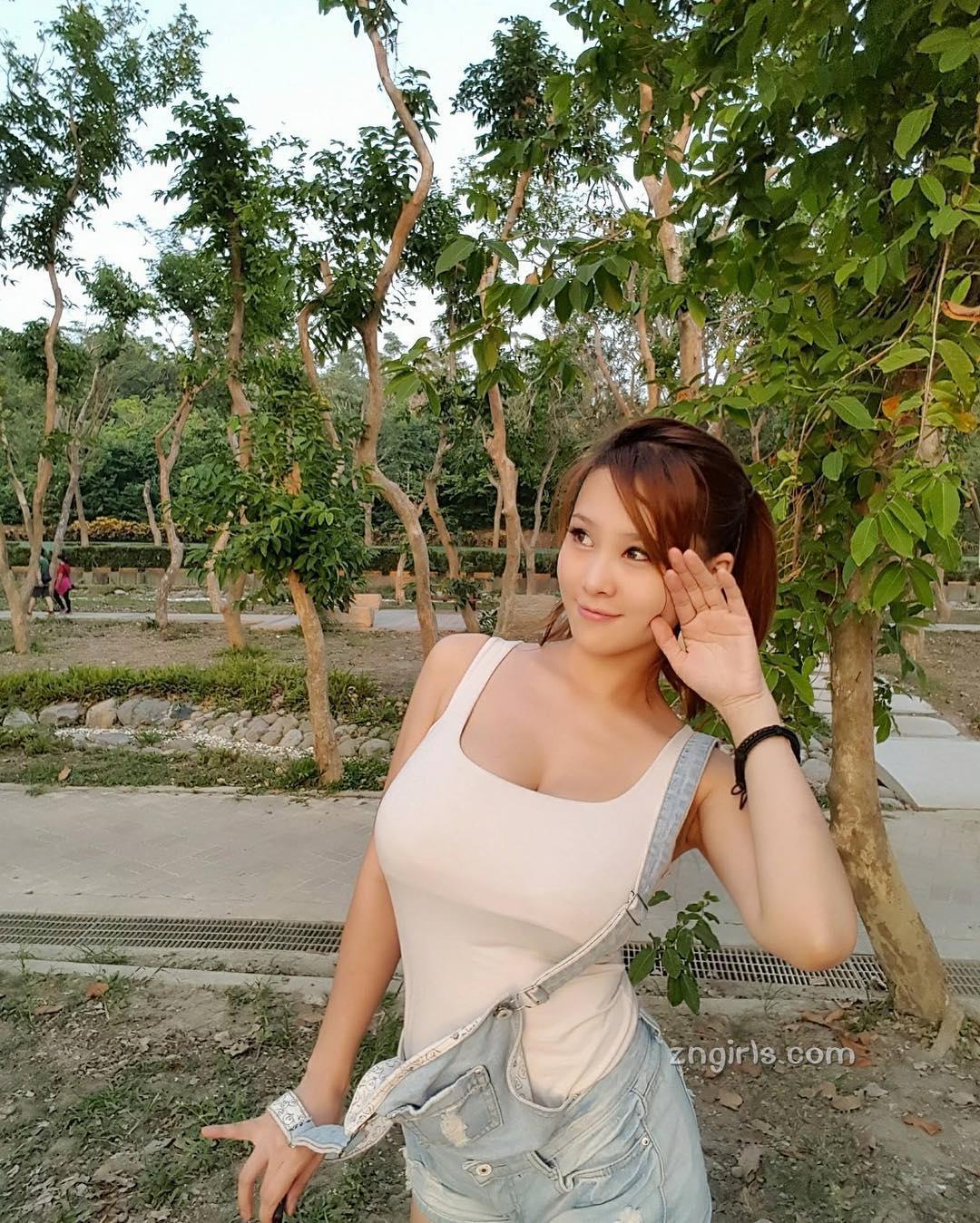 台湾I级艳后洪蓉 超震撼的事业线