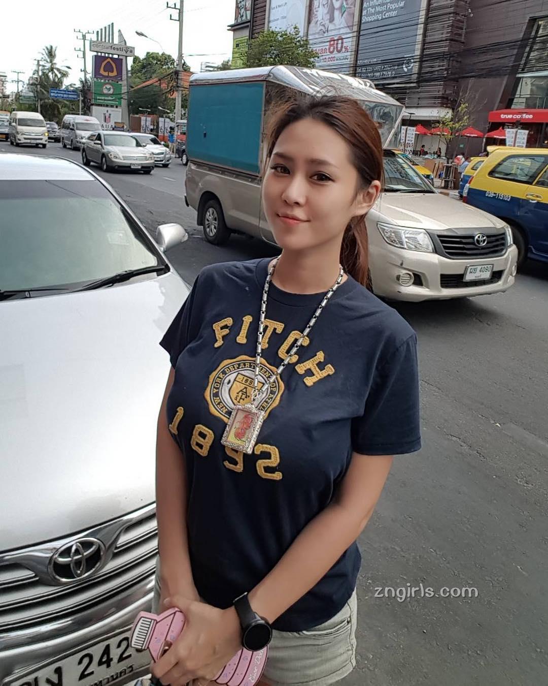 台湾I级艳后洪蓉 超震撼的事业线