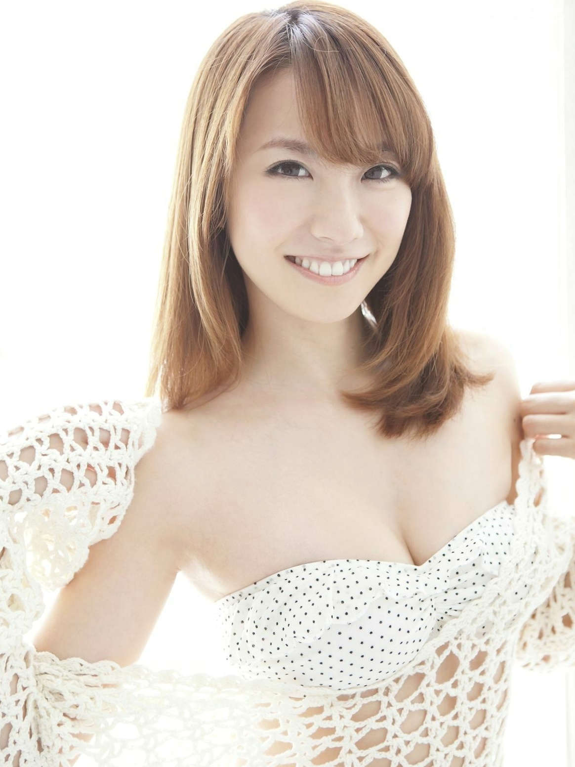 山本梓写真集《JUICY FRUIT 2》,日系清纯甜美与性感内衣诱惑,展现精致容颜与迷人曲线