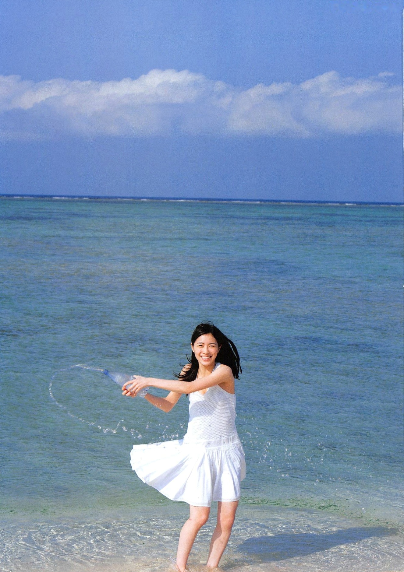 松井珠理奈《Jurina》清新活力写真,展现青春灵动魅力与街头时尚穿搭,百变风格尽显偶像气质