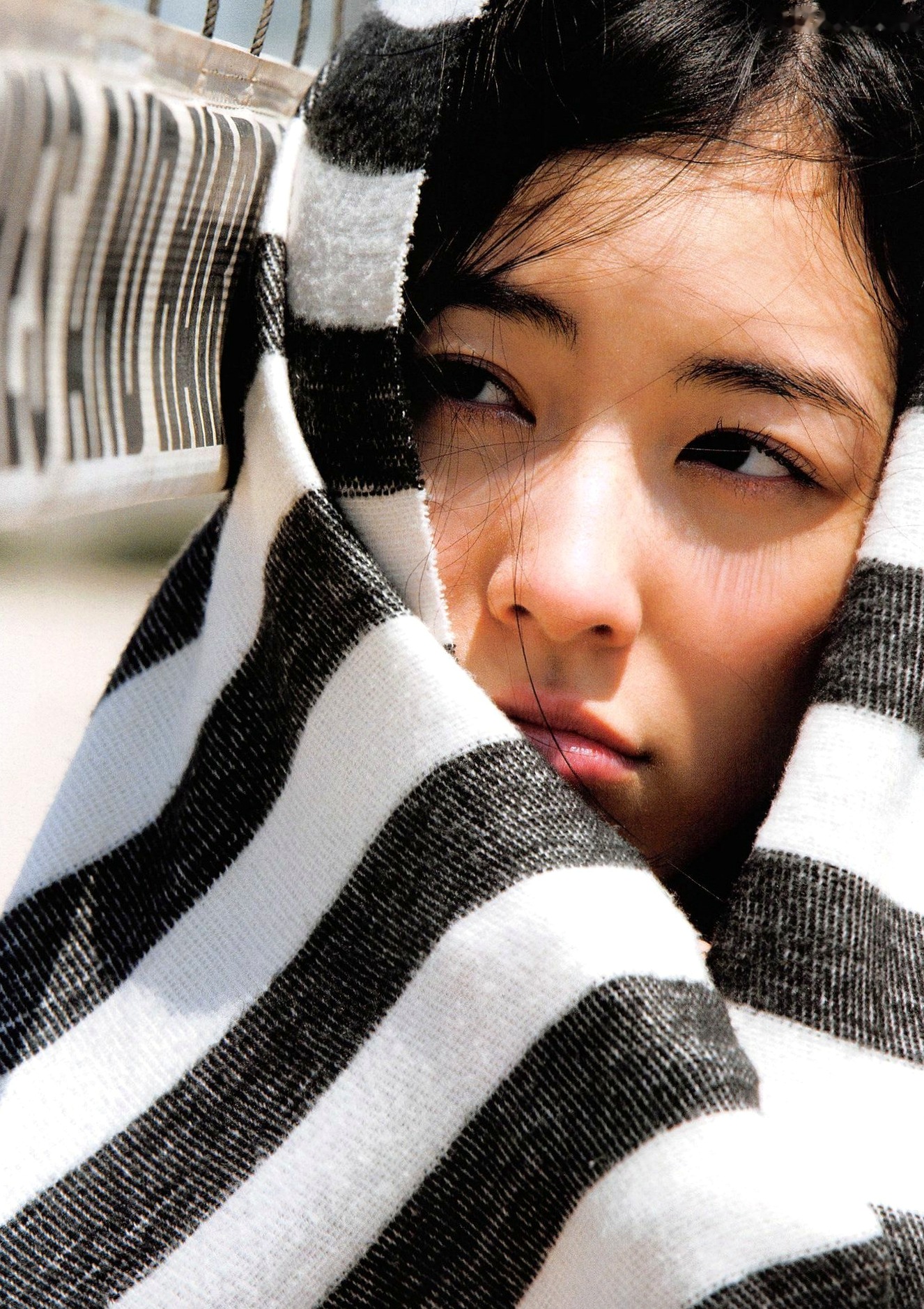 松井珠理奈《Jurina》清新活力写真,展现青春灵动魅力与街头时尚穿搭,百变风格尽显偶像气质