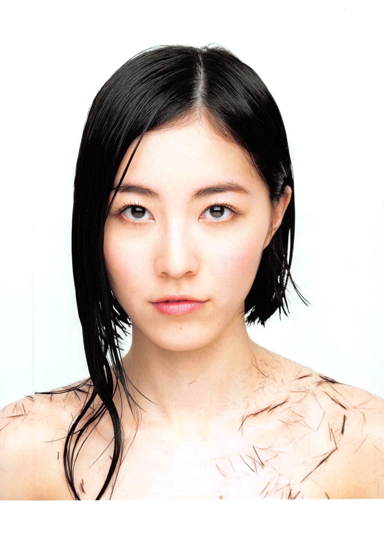 松井珠理奈《Jurina》清新活力写真,展现青春灵动魅力与街头时尚穿搭,百变风格尽显偶像气质
