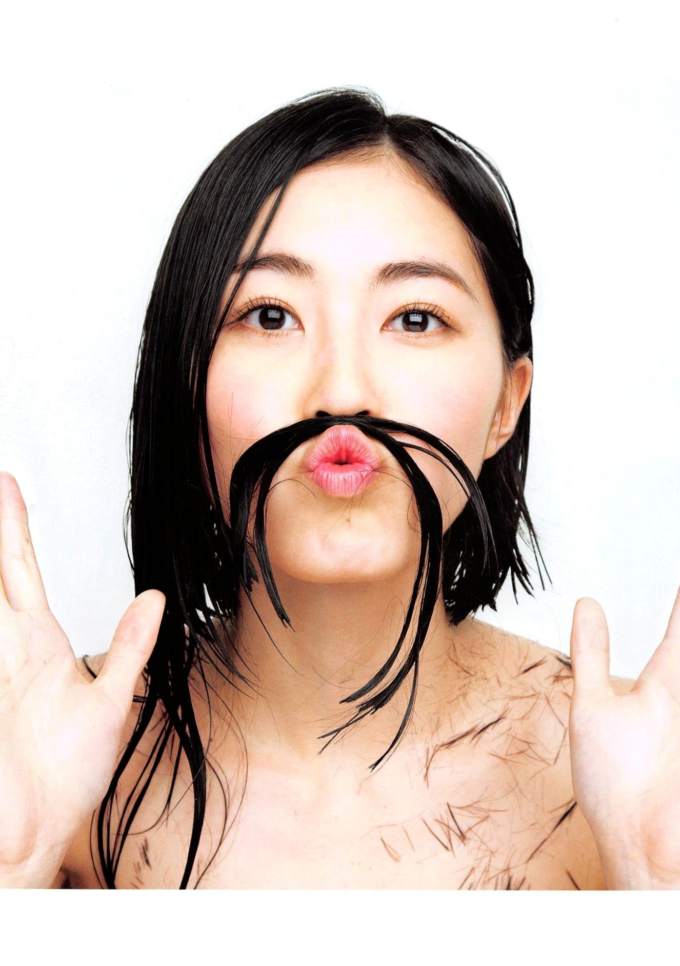 松井珠理奈《Jurina》清新活力写真,展现青春灵动魅力与街头时尚穿搭,百变风格尽显偶像气质
