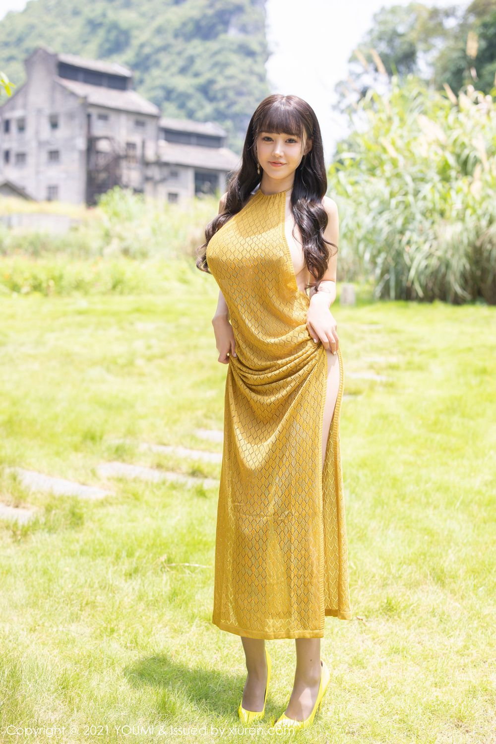 朱可儿桂林旅拍 黄色耀眼的长裙