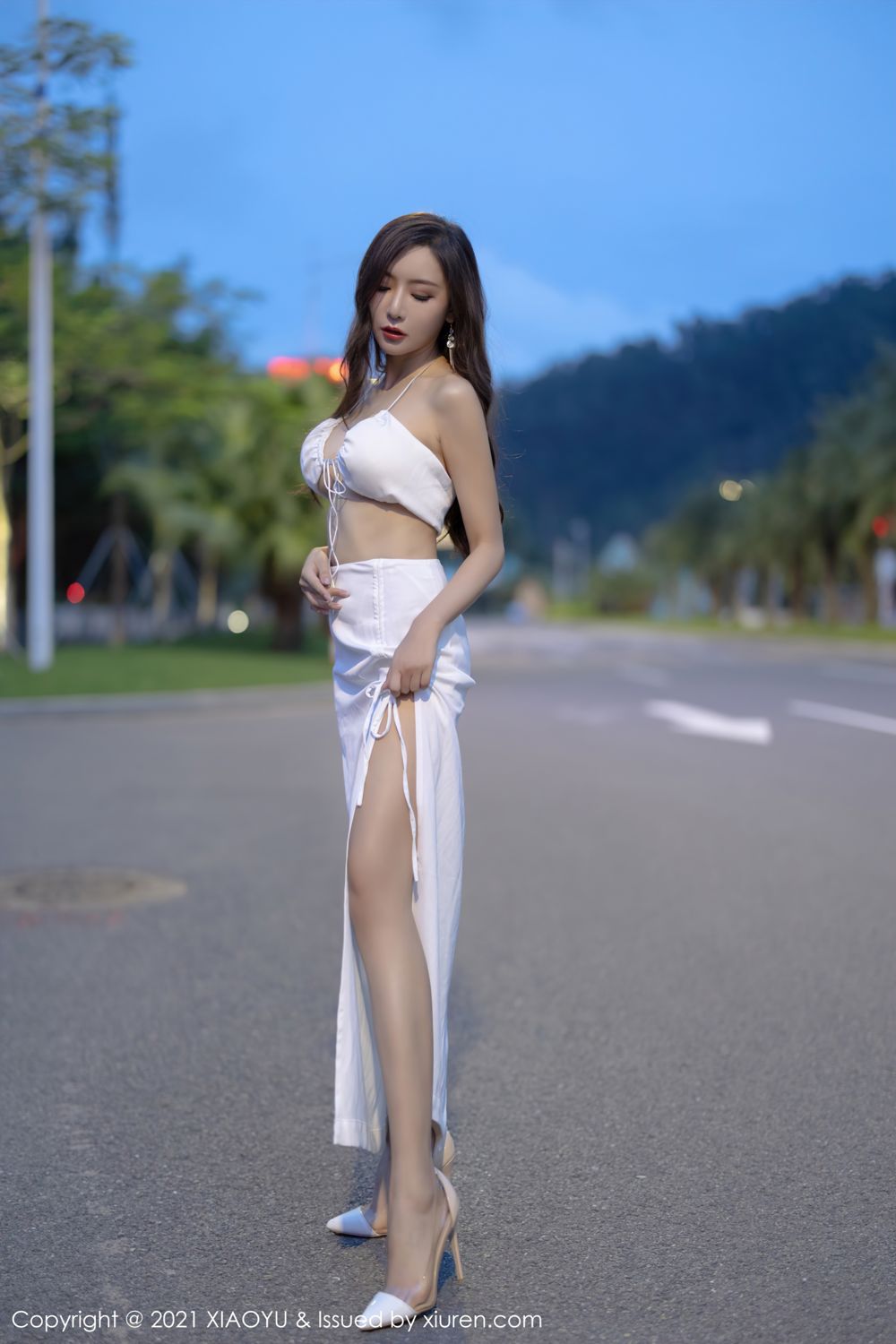 你的女神王馨瑶 外拍时尚多姿