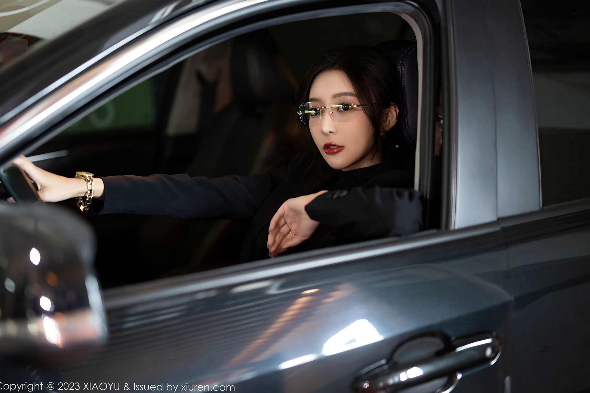 XiaoYu语画界-王馨瑶Yanni黑丝OL职场诱惑与蕾丝内衣私房写真,极致身材演绎干练与性感双重风格,无圣光大尺度唯美呈现