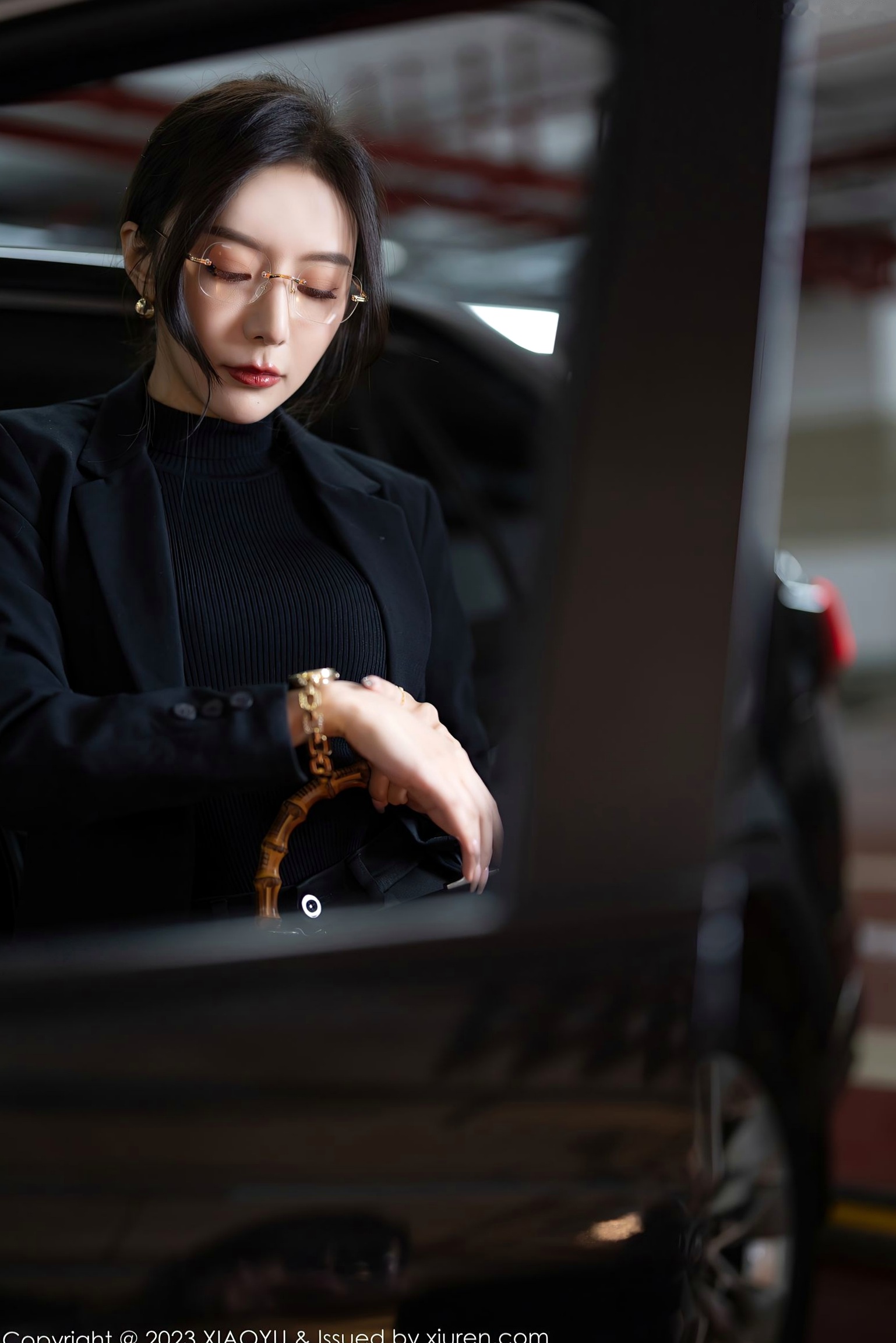 XiaoYu语画界-王馨瑶Yanni黑丝OL职场诱惑与蕾丝内衣私房写真,极致身材演绎干练与性感双重风格,无圣光大尺度唯美呈现