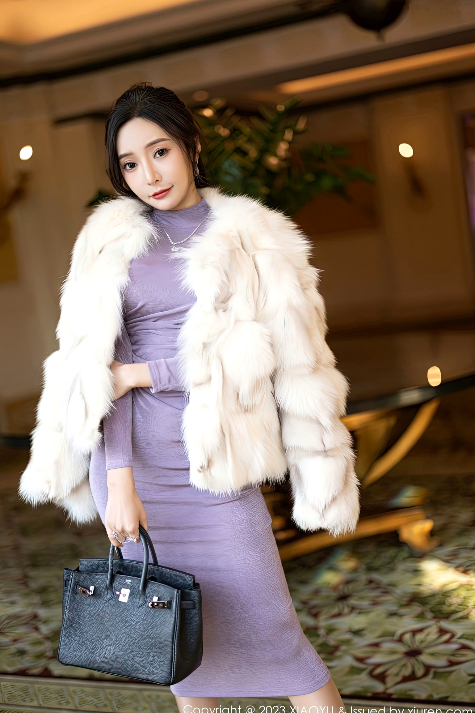 XiaoYu语画界947期:王馨瑶Yanni私房写真,淡紫色修身长裙与浅色内衣诱惑,展现绝美身姿,女神气质全开,无圣光高清大尺度呈现。