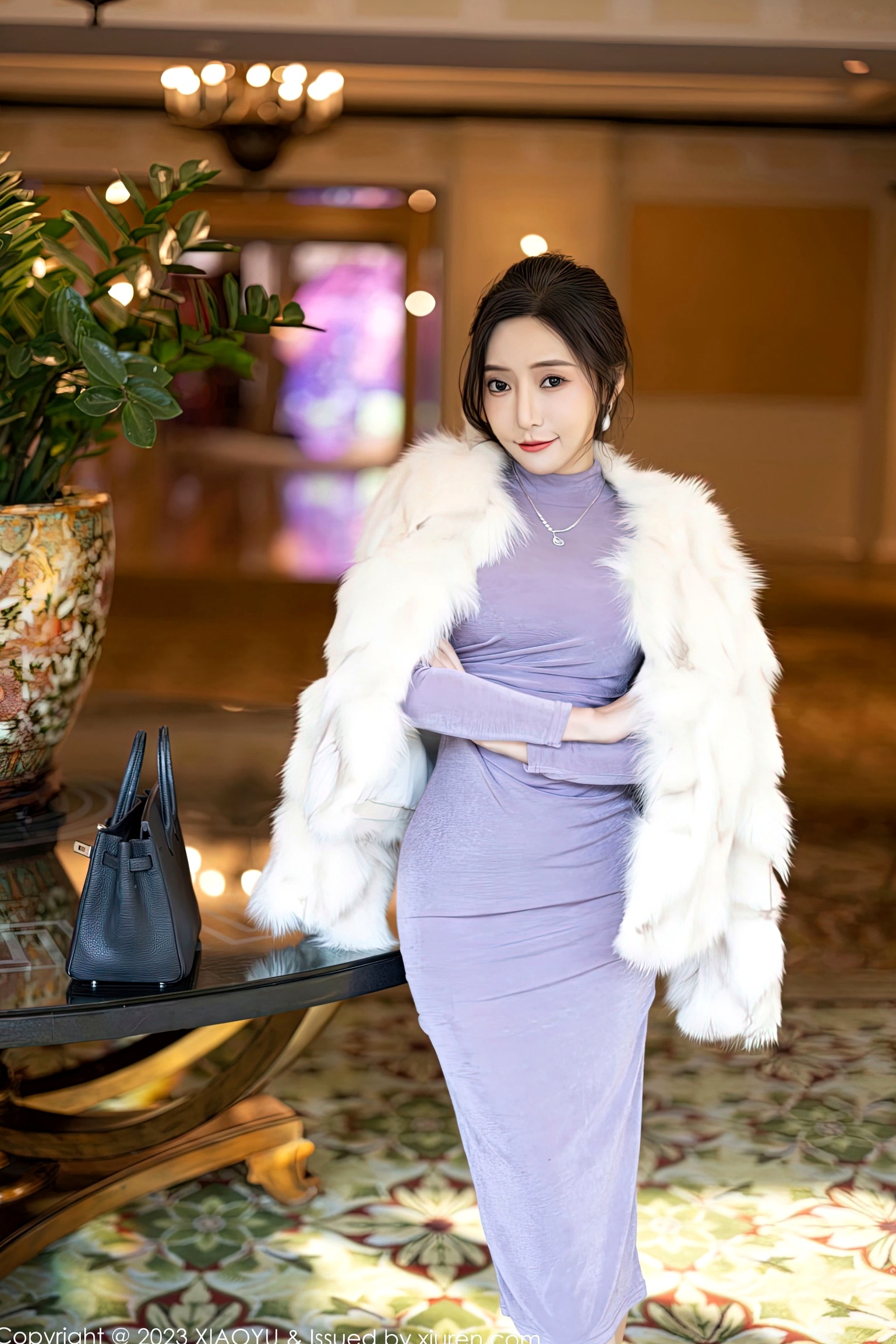 XiaoYu语画界947期:王馨瑶Yanni私房写真,淡紫色修身长裙与浅色内衣诱惑,展现绝美身姿,女神气质全开,无圣光高清大尺度呈现。