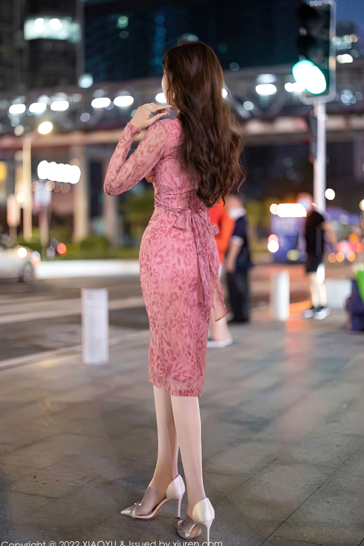 XiaoYu语画界王馨瑶Yanni私房写真:浅粉蕾丝裙搭配白丝高跟,尽显酒店绝美曲线诱惑,精致妆容呈现大尺度视觉盛宴
