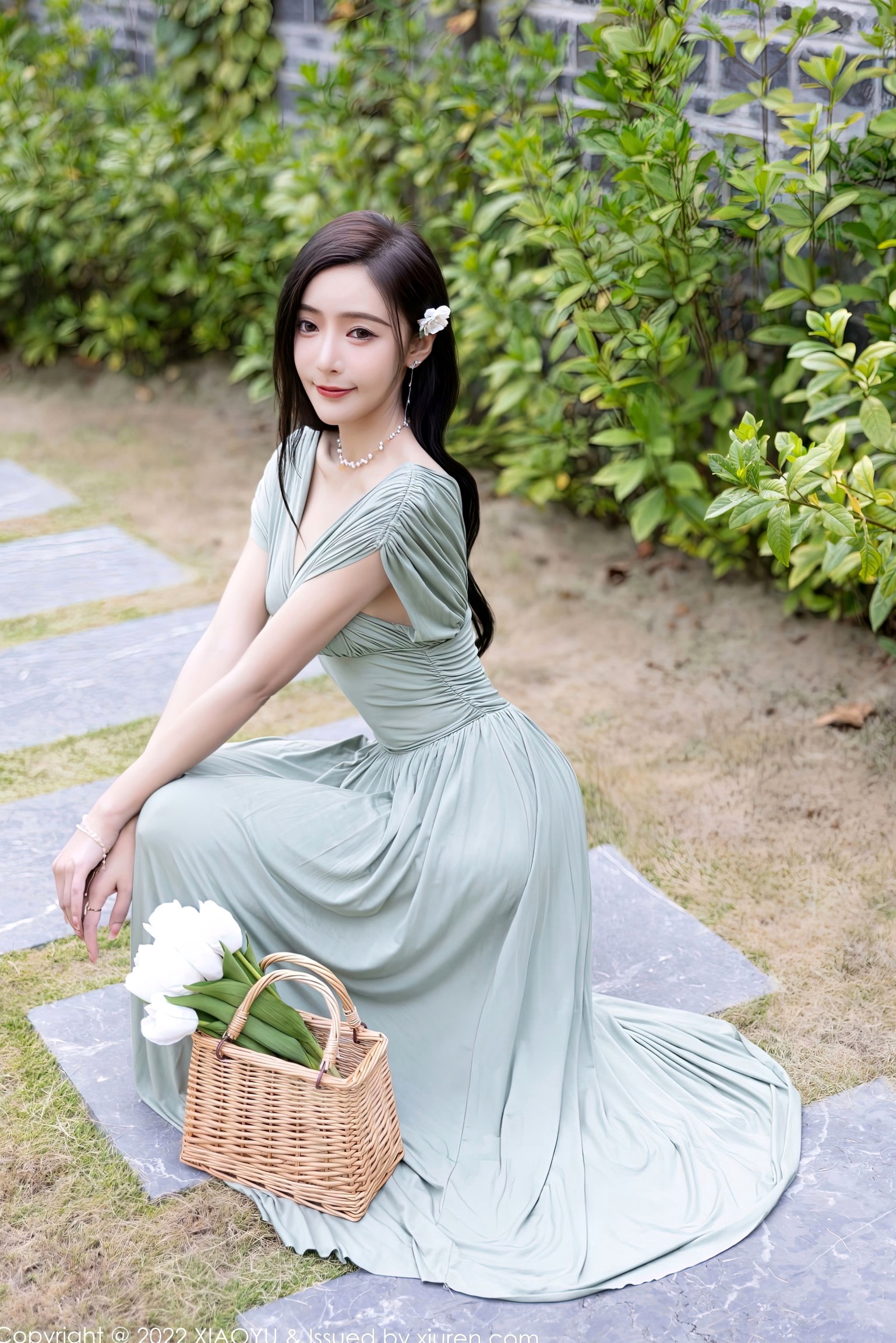 XiaoYu语画界-896-王馨瑶Yanni-杭州旅拍灰绿色连衣裙与清新白色比基尼-室内优雅与池畔诱惑