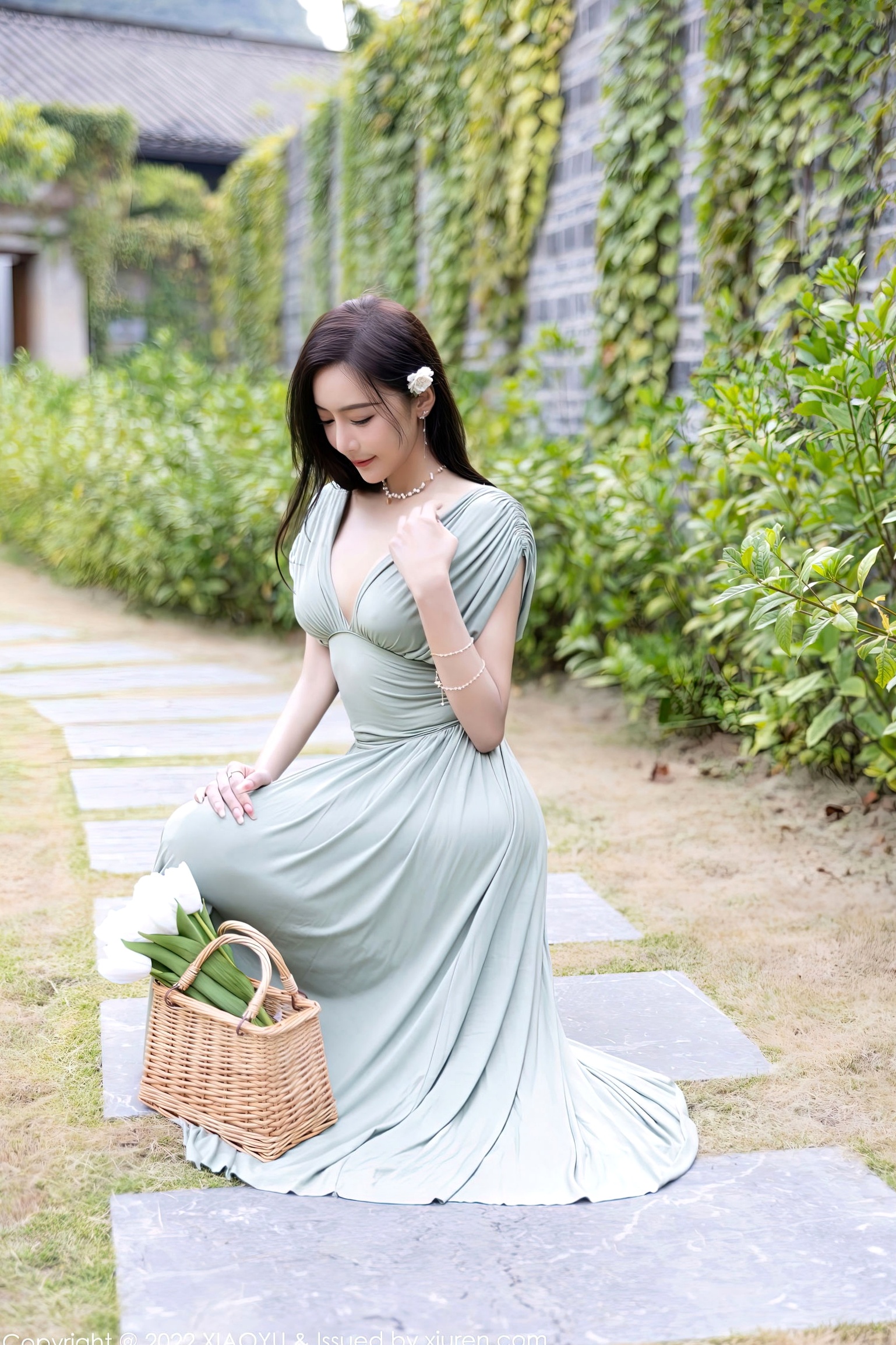 XiaoYu语画界-896-王馨瑶Yanni-杭州旅拍灰绿色连衣裙与清新白色比基尼-室内优雅与池畔诱惑