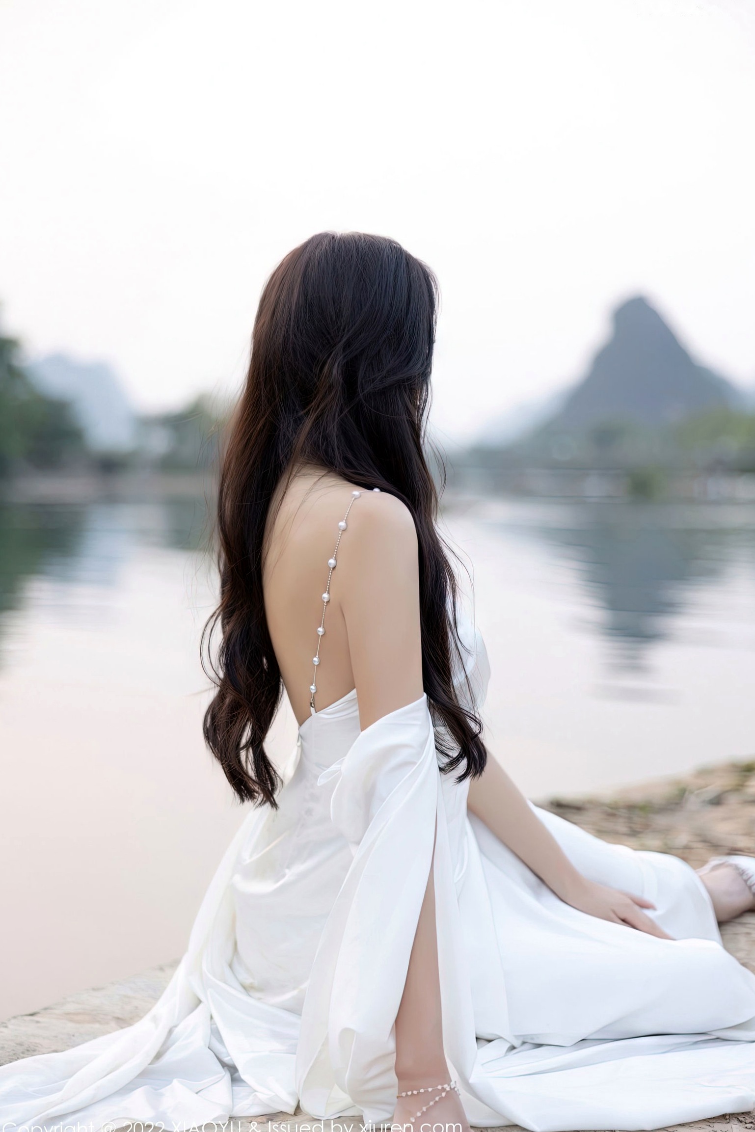 XiaoYu语画界884期:王馨瑶Yanni杭州旅拍,夜色泳池与室内私房,身着白色蕾丝内衣与吊带丝袜,尽显纯欲风情,完美身材曲线演绎极致魅惑,无圣光大尺度