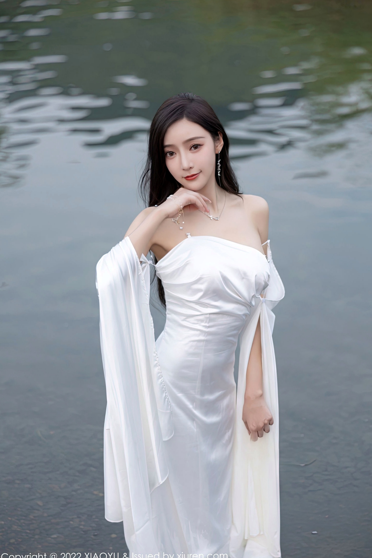 XiaoYu语画界884期:王馨瑶Yanni杭州旅拍,夜色泳池与室内私房,身着白色蕾丝内衣与吊带丝袜,尽显纯欲风情,完美身材曲线演绎极致魅惑,无圣光大尺度
