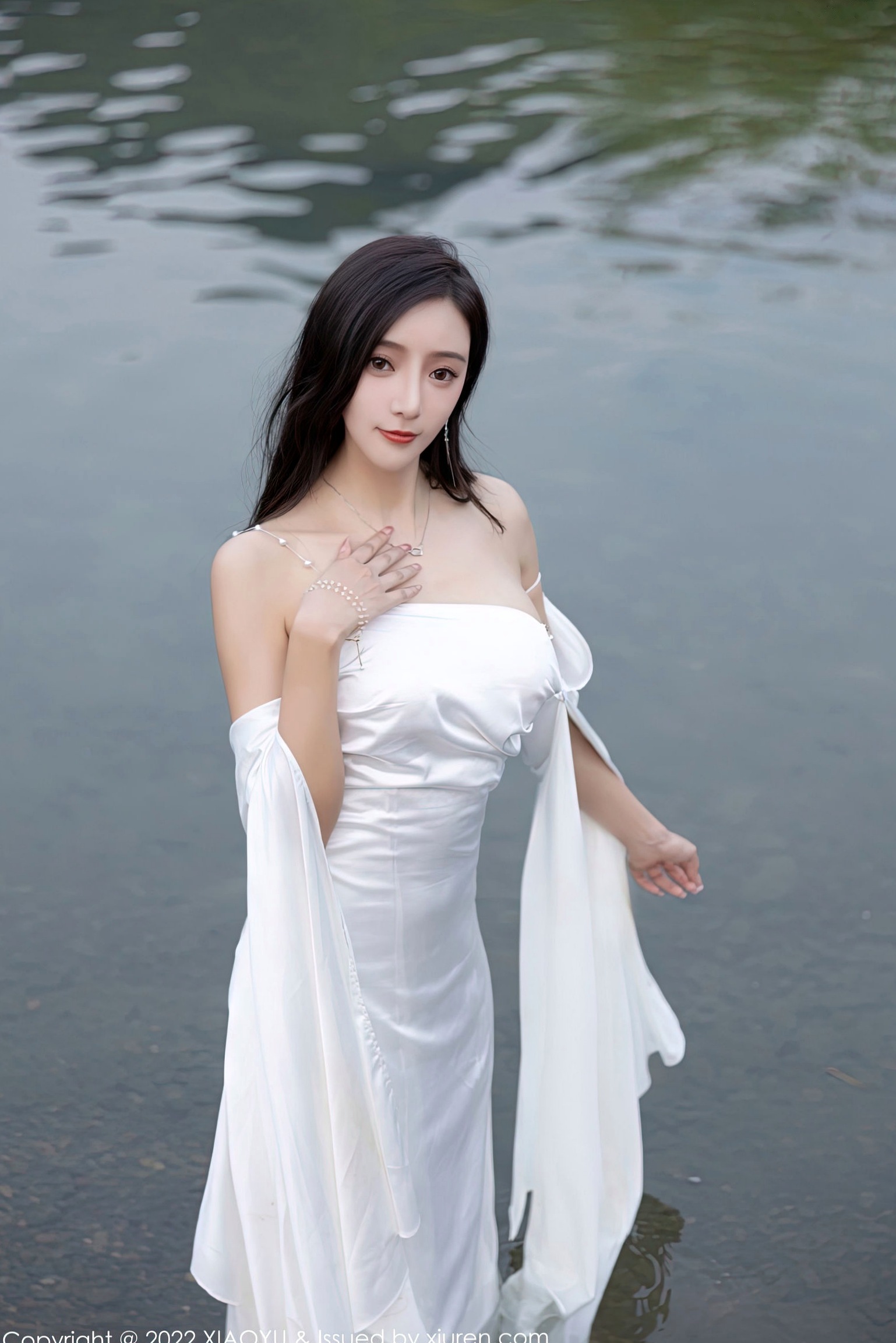 XiaoYu语画界884期:王馨瑶Yanni杭州旅拍,夜色泳池与室内私房,身着白色蕾丝内衣与吊带丝袜,尽显纯欲风情,完美身材曲线演绎极致魅惑,无圣光大尺度