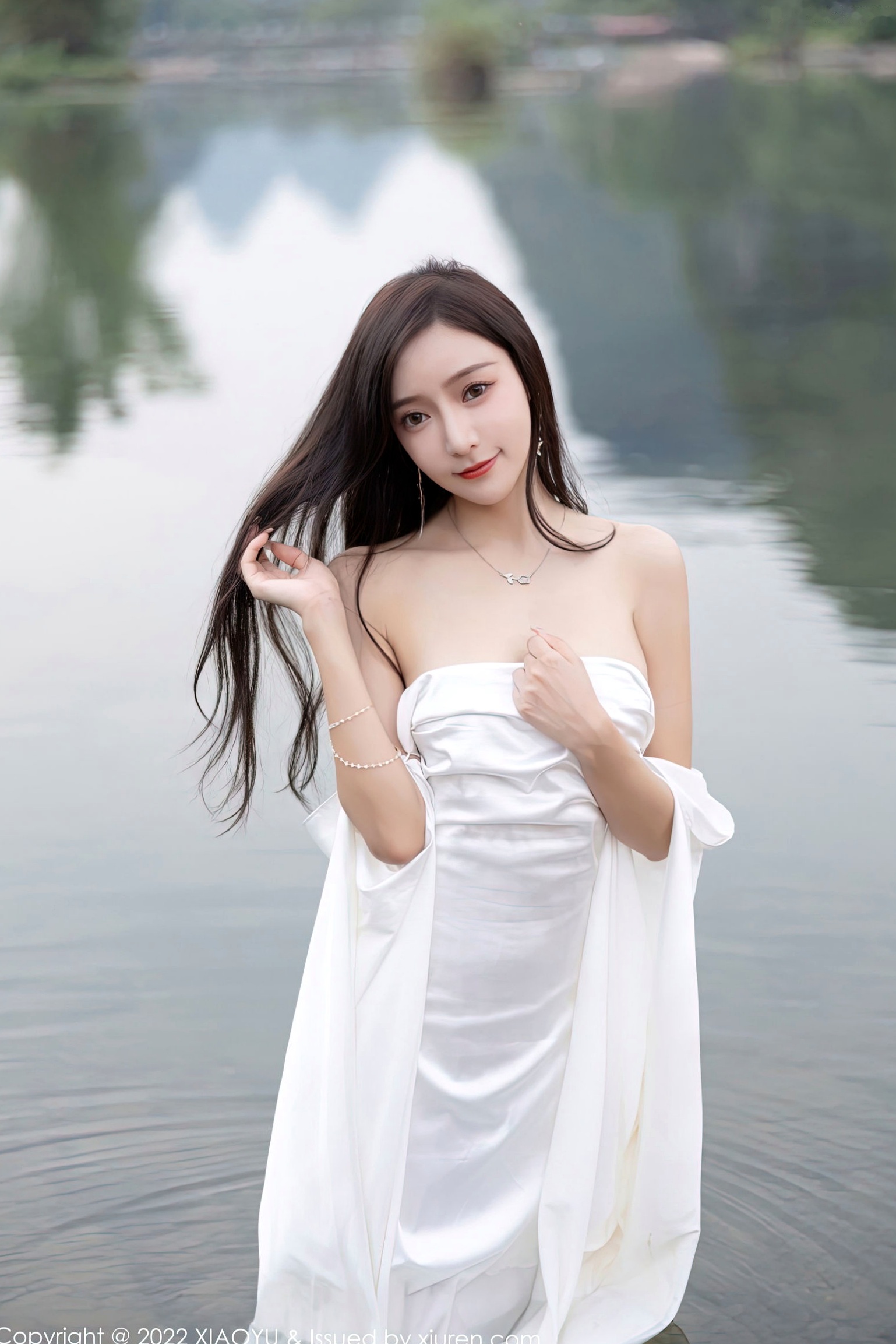 XiaoYu语画界884期:王馨瑶Yanni杭州旅拍,夜色泳池与室内私房,身着白色蕾丝内衣与吊带丝袜,尽显纯欲风情,完美身材曲线演绎极致魅惑,无圣光大尺度