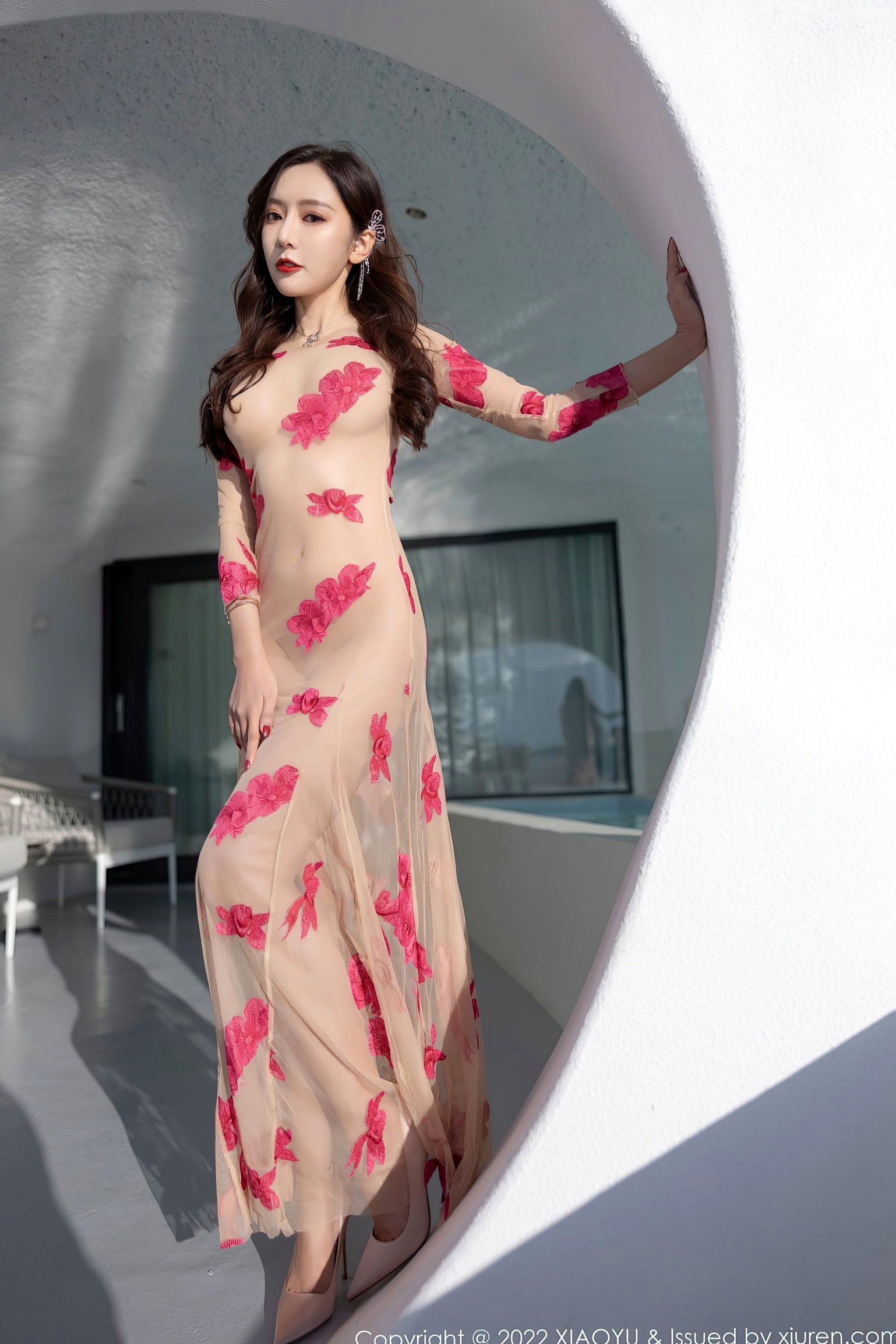 XiaoYu语画界-691-王馨瑶Yanni-云南洱海泳池度假时尚写真,透视薄纱与丝滑吊带裙湿身诱惑,气质女神唯美摄影大片 - 无圣光大尺度