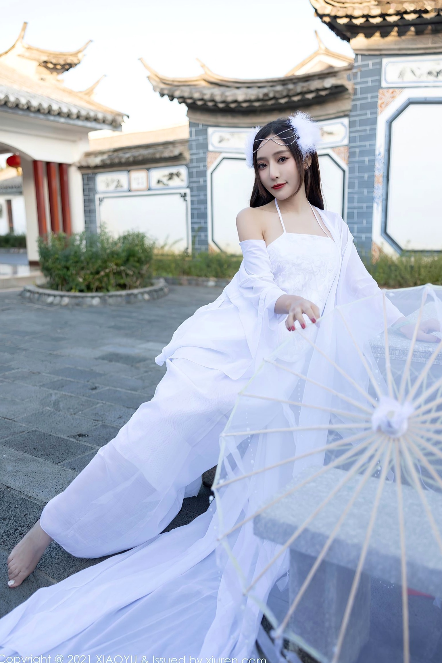 XiaoYu语画界-672-王馨瑶Yanni-云南泳池旅拍白纱古装写真-唯美户外私房大尺度合集