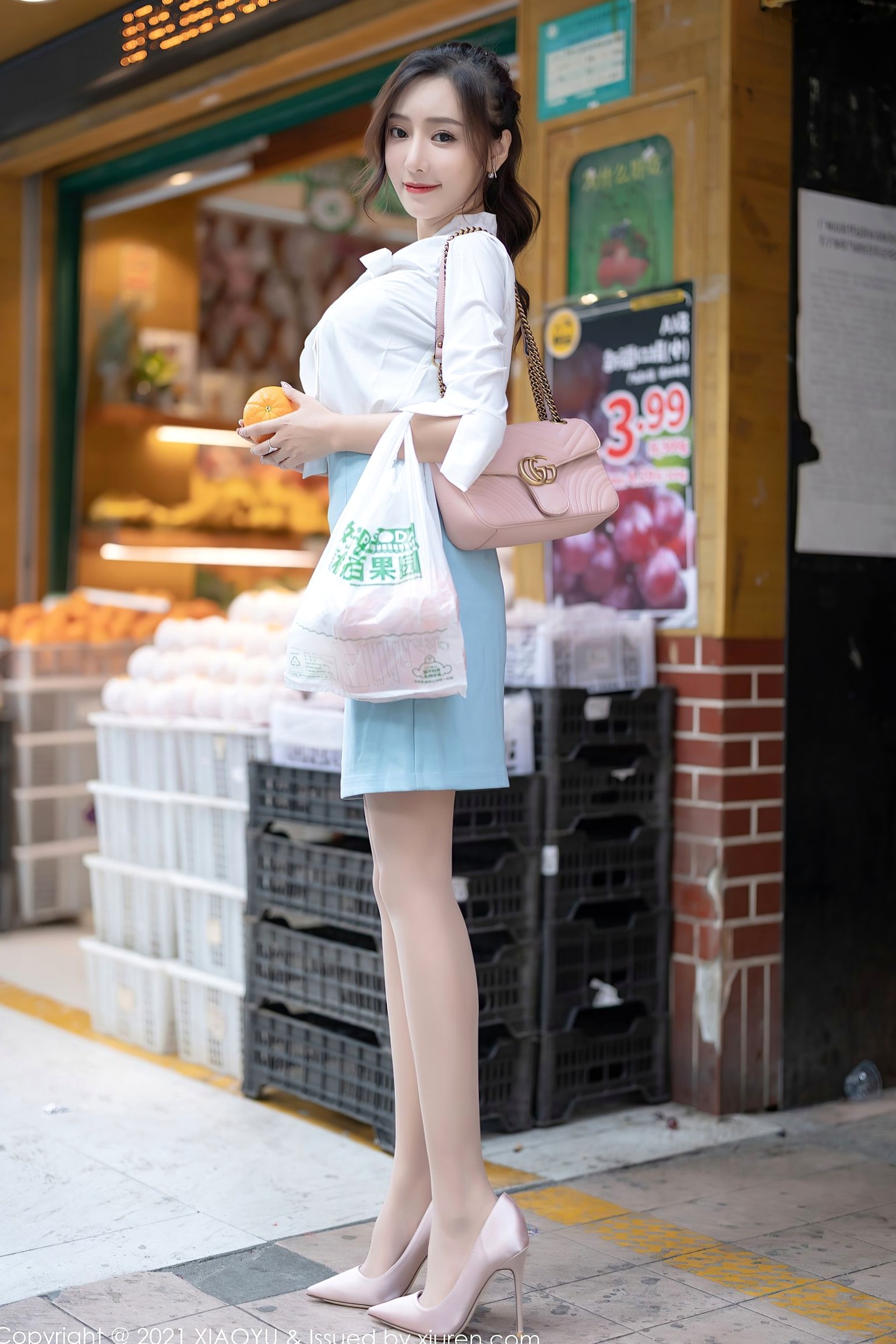 XiaoYu语画界635期:王馨瑶Yanni职场OL白领制服写真,淡雅衬衫搭配超薄肉丝,尽显迷人美腿曲线,极致诱惑私房视觉盛宴