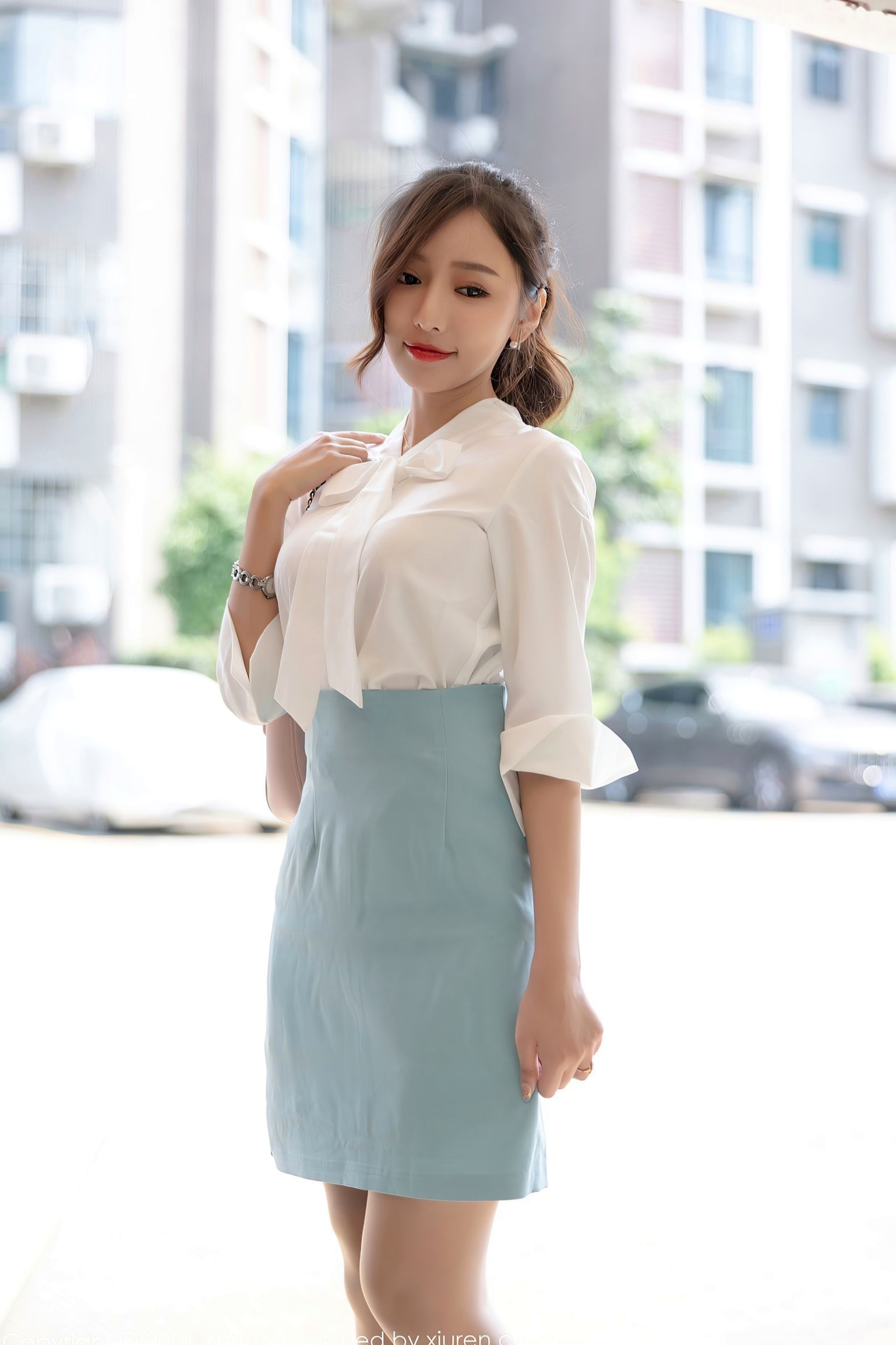 XiaoYu语画界635期:王馨瑶Yanni职场OL白领制服写真,淡雅衬衫搭配超薄肉丝,尽显迷人美腿曲线,极致诱惑私房视觉盛宴