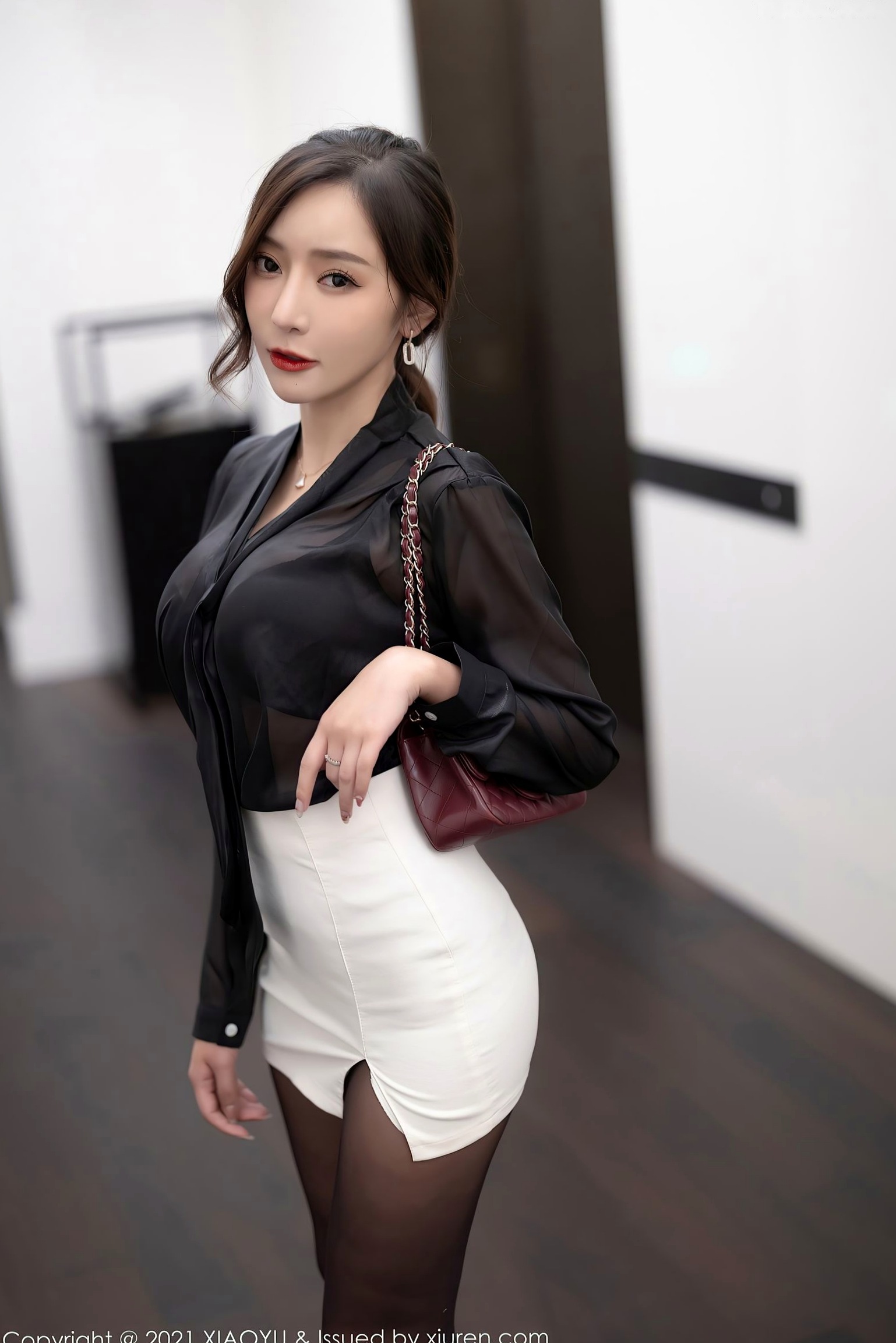 XiaoYu语画界-632-王馨瑶Yanni-典雅都市OL主题黑色内衣黑丝,酒店私房照极致诱惑,尽显高冷气质与曼妙身材,无圣光大尺度写真